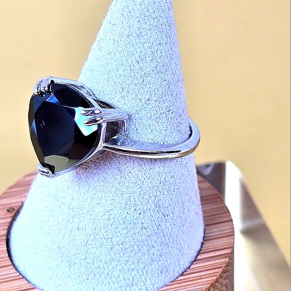 925 Sterling Silver Ring Sz 7.5 with Natural Heart Shape Black Spinel. - Picture 7 of 12